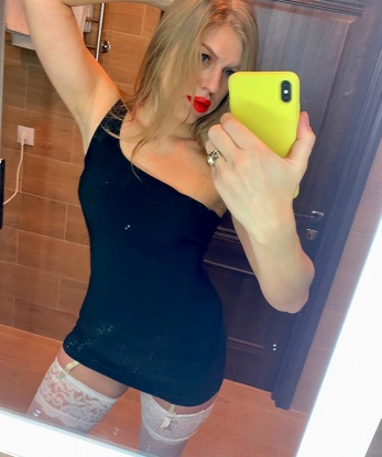 Я знаю все, что нужно, чтобы удовлетворить тебя полностью. 💋
Мои услуги включают классический секс, оральный секс, анальный секс и многое другое. Со мной ты сможешь испытать настоящее блаженство и насладиться истинным удовольствием. Я всегда стараюсь подстроиться под твои желания и фантазии, чтобы каждая встреча была незабываемой. 😍
Что касается моего опыта, у меня уже есть несколько довольных клиентов, которые оставили положительные отзывы о моих услугах. Мои фото настоящие и соответствуют моей внешности. Я приветствую только серьезных и щедрых мужчин, которые ценят качество и комфорт. 💕
Я живу в самом сердце Москвы, в уютной и комфортной квартире. Здесь тебе будет уютно и комфортно, и наше свидание оставит только самые приятные воспоминания. Развлечения со мной — это самый короткий путь к настоящему наслаждению. Не упусти возможность окунуться в мир страсти и разврата со мной. Доверься мне и открой новые грани удовольствия! 🔥😉 Диана